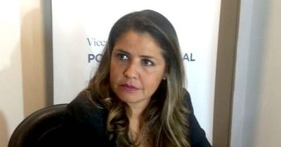 La Nación / ¿Buscan cambiar a ministra?: Cecilia Pérez desconoce si amotinamiento fue o no un plan para apartarla del cargo