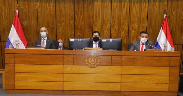 La Nación / Petta se desobligó de la situación de escuelas ante reinicio de clases