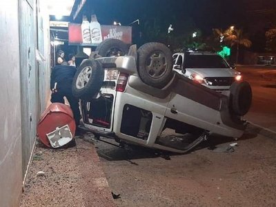 Mbocayaty: Conductor alcoholizado protagoniza accidente