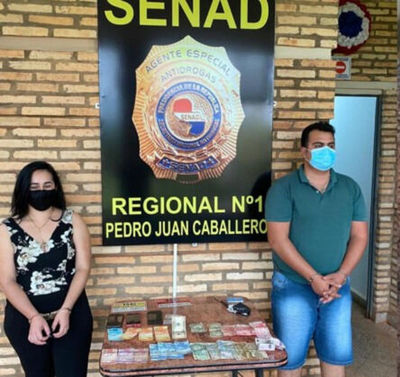 Detienen a funcionaria municipal y a taxista con drogas