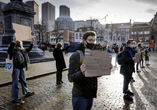 Caen los contagios de covid en el mundo, crece hartazgo en Europa por las  medidas - Mundo - ABC Color