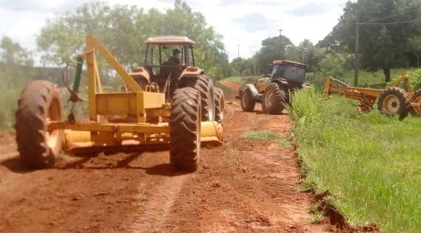 Intensivos trabajos de reparación de caminos en Repatriación - Noticiero Paraguay