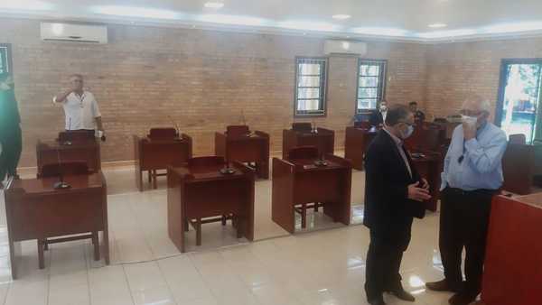 Ediles esteños “violan olímpicamente” su propia regla al no acatar hora de sesión