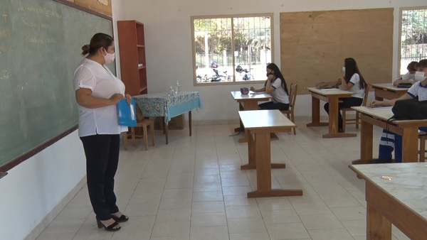 Unos 250 estudiantes vuelven a las aulas en el Centro Educativo 1° de Mayo