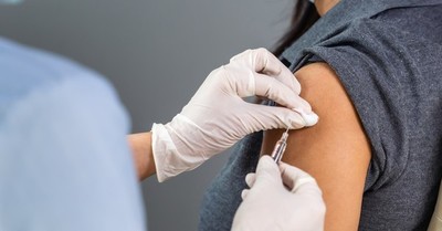 Reino Unido autoriza contagiar a personas sanas para probar fármacos y vacunas contra el Covid-19 - C9N