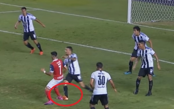 Pisotón de Vangioni sobre Giménez fue "accidental"