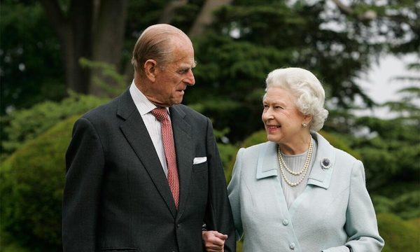 Internan al Príncipe Felipe, esposo de la Reina Isabel