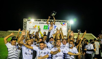 Echeverría, un paraguayo campeón como capitán en Brasil