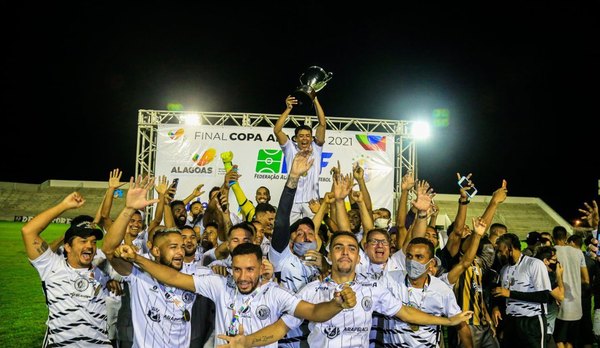 Echeverría, un paraguayo campeón como capitán en Brasil