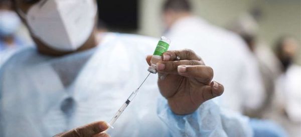 Llegan a Argentina 580 mil vacunas anticovid-19 del instituto Serum de India
