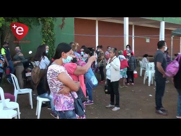 TRABAJADORES AFECTADOS POR EL CIERRE DEL PUENTE MARCHARON EN ENCARNACIÓN