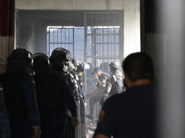 Dramático relato de un bombero que estuvo en el incendio y motín en Tacumbú: “La imagen adentro fue dantesca. Vimos cuerpos con más de 10 o 20 puñaladas y los cuerpos sin cabezas” | Ñanduti