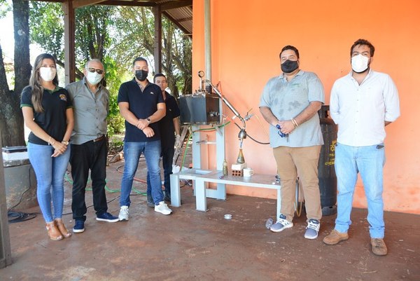 Prueban maquina que producirá combustibles y reparten helados