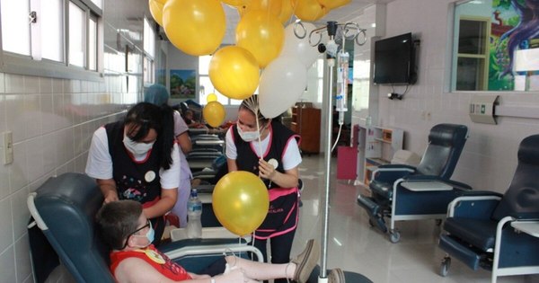La Nación / Niño recibe trasplante de médula en el Hospital Acosta Ñu