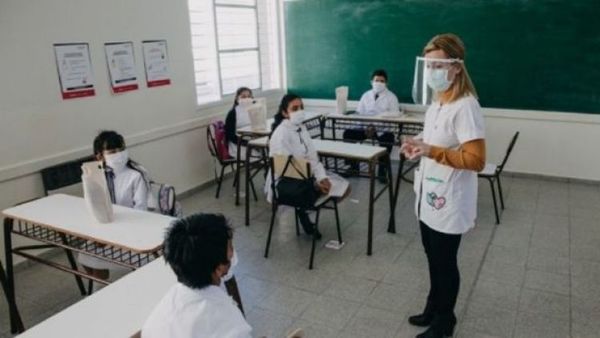 MEC asegua que el 58% de alumnos optaron por la modalidad presencial y el 42% de forma virtual