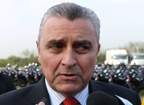 “Él me recomienda que dé un paso al costado y yo le recomiendo que vuelva al PLRA”