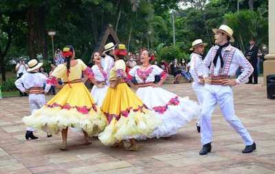SPORTIVO LUQUEÑO HOMENAJEA A PA'Í GARCÍA •