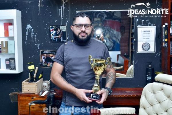 Donde manda Capitán: Seis años de oficio dedicados a cuidar la imagen de caballeros en un salón ambientado a la antigua