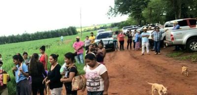 Pese a una orden judicial frenan desalojo ante la negativa policial - ABC en el Este - ABC Color