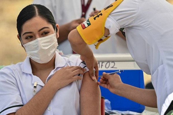 Crónica / Vacunas: “Esa va a ser nuestra capa”, he’i doc