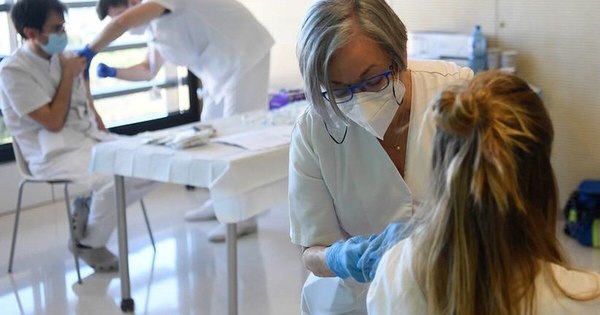 La Nación / Vacunación arranca el lunes en 3 departamentos