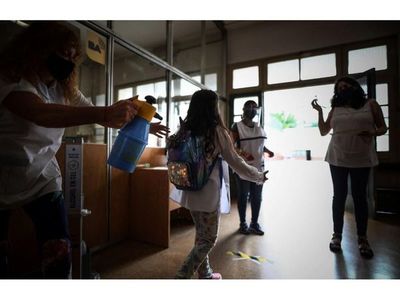 Casi un año después, vuelven las clases presenciales en Argentina