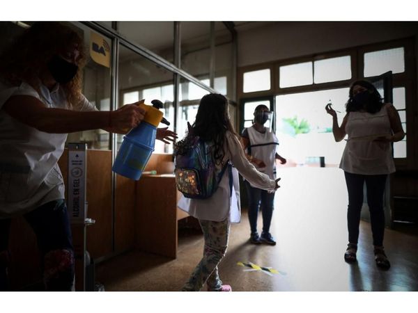 Casi un año después, vuelven las clases presenciales en Argentina
