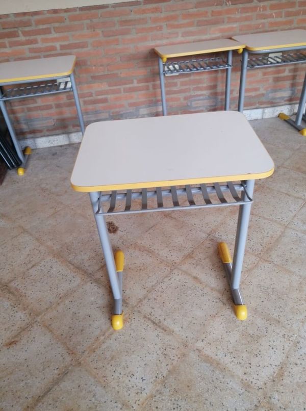 Mesa con silla a menor costo - Nacionales - ABC Color