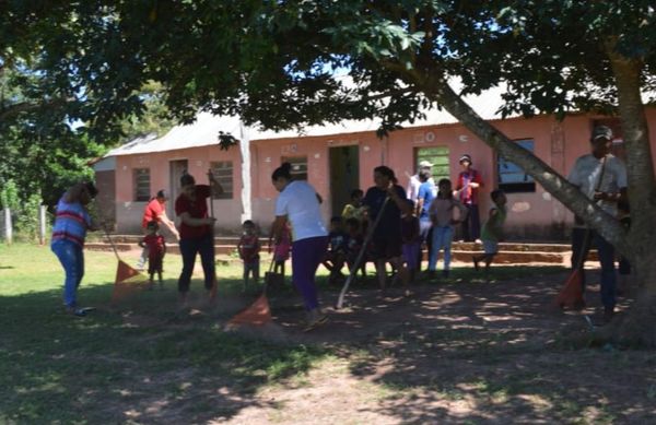 En Tacuatí cae pared de un aula e iniciarán las clases bajo árboles - Nacionales - ABC Color