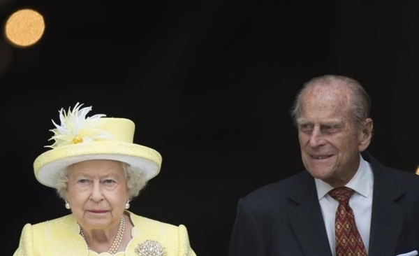 HOY / Esposo de la Reina Isabel pasa su segunda noche hospitalizado