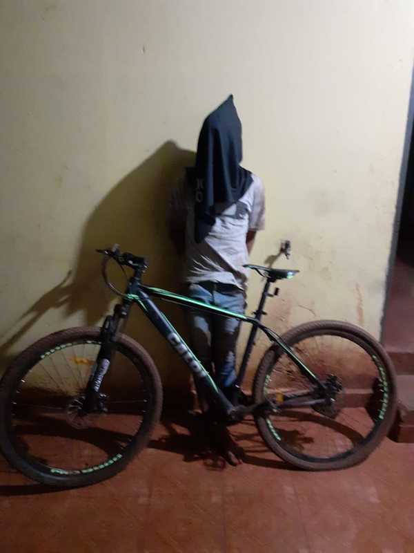 Atrapan a adolescentes de 16 años que tenía en su poder un bicicleta robada