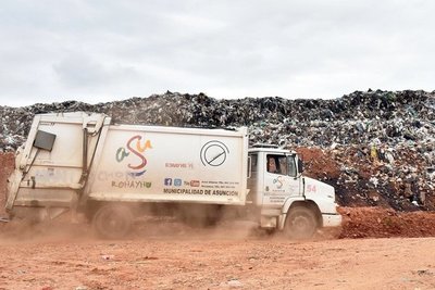 Obreros de la Municipalidad de Asunción se movilizan para que Empo abandone Cateura · Radio Monumental 1080 AM