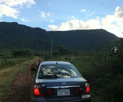 Roban automóvil en CDE e hieren a dueño