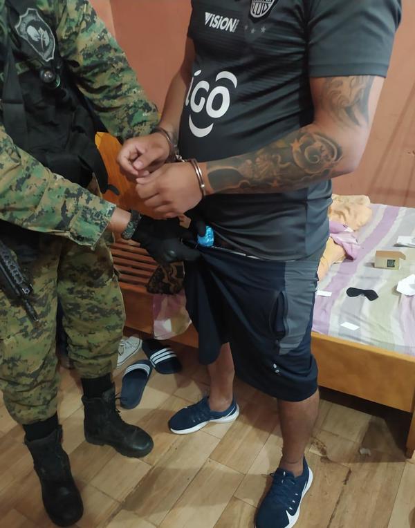 Detienen a un hombre con varios antecedentes e incautar de su poder presunta cocaína – Prensa 5