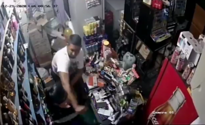 Crónica / (VIDEO) Detienen a un hombre que atacó con un machetillo a su expareja
