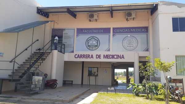 Intervienen la Facultad de Medicina - UNCA - Noticiero Paraguay