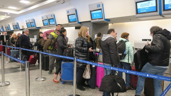 El aeropuerto urbano de Buenos Aires volverá a operar desde mediados de marzo - MarketData