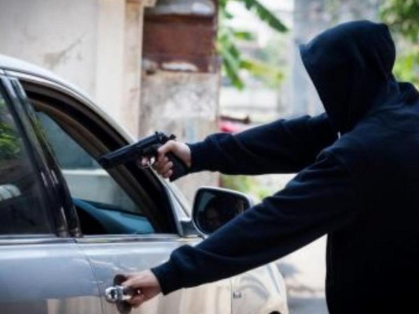 Quiso vender su auto y le robaron