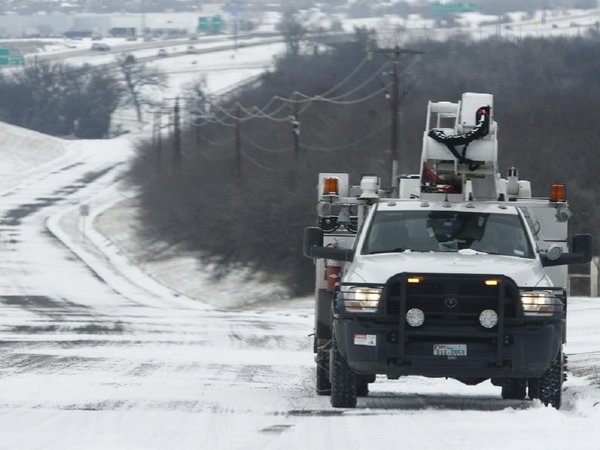 Casi un millón de personas en tres días siguen sin electricidad en EEUU