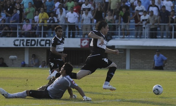 Zeballos recuerda penal de Caballero ante polémica en Dos Bocas