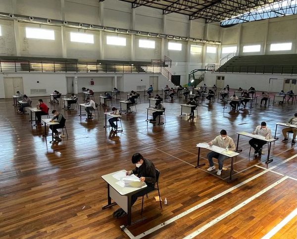 Jóvenes realizaron exámenes de admisión en la universidad Politécnica Taiwán-Paraguay  - Nacionales - ABC Color