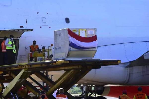 Paraguay recibe primer lote de vacunas anticoronavirus •