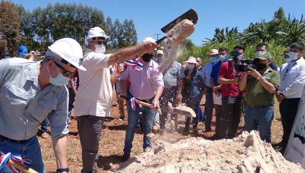 Inicia construcción del tinglado para acopio de leche en Raúl A. Oviedo - Noticiero Paraguay