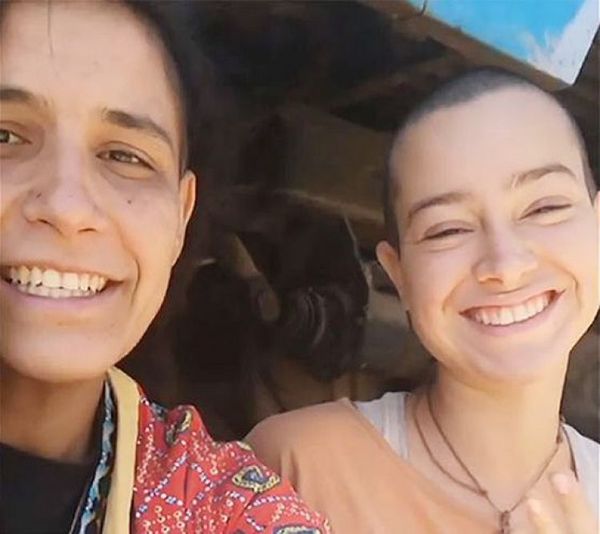 Juez pide extradición de mujeres que quemaron bandera y pintarrajearon el Panteón