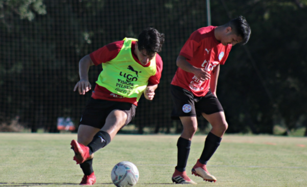 Diario HOY | Albirroja sub 17 prueba fuerzas en amistoso con el Legendario