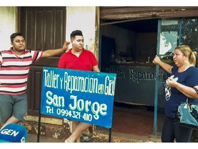 Policías denunciados por desplumar a víctimas de asalto