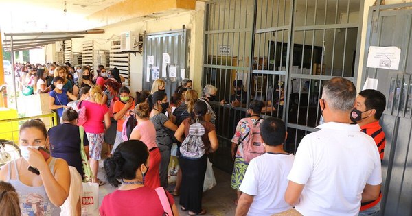 La Nación / Reos reciben visitas tras trágico motín en Tacumbú