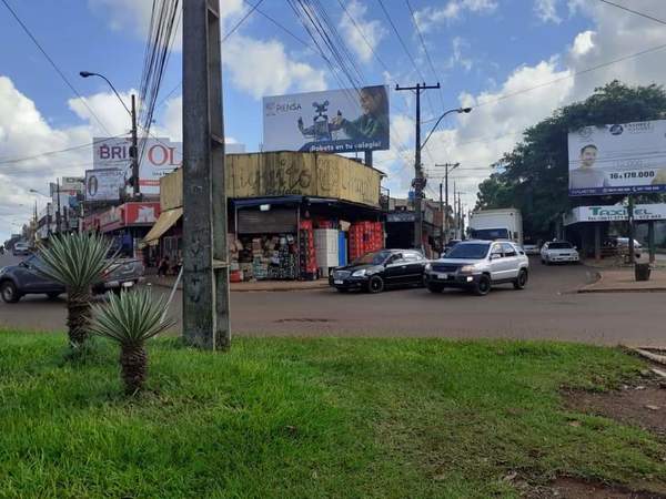 Empresario y parentela buscan quedarse con inmuebles municipales, aseguran