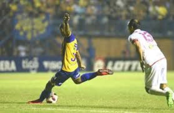 Ventaja luqueña - Fútbol - ABC Color