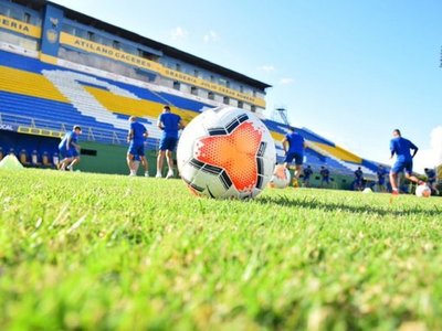 Intiman y amenazan con pérdida de puntos a Luqueño